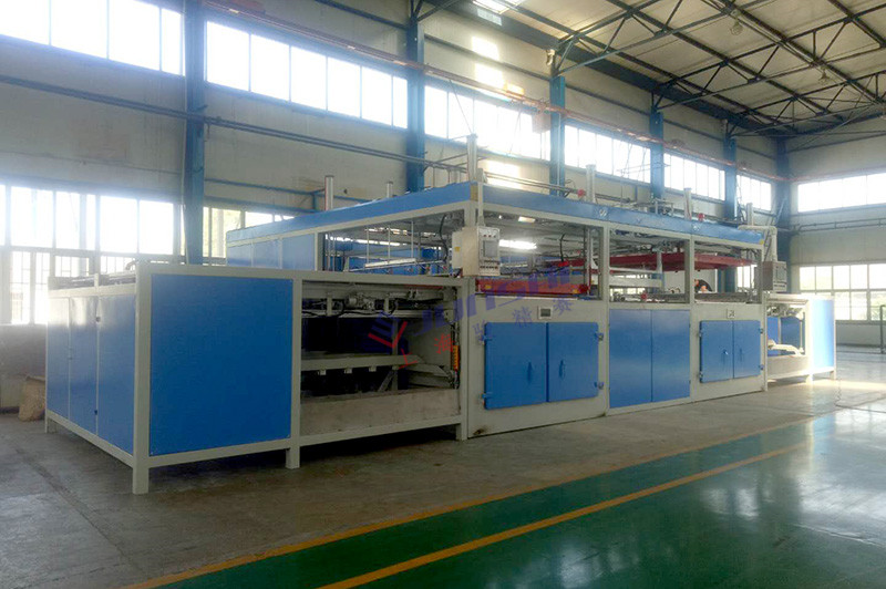 雙頭自動(dòng)<a href=http://m.penglecw.com/ target=_blank class=infotextkey>吸塑機(jī)</a>.jpg