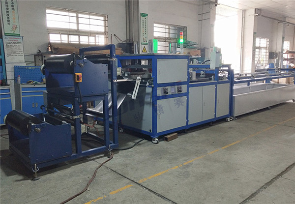 地?zé)崮と詣?dòng)<a href=http://m.penglecw.com/ target=_blank class=infotextkey>熱合機(jī)</a>